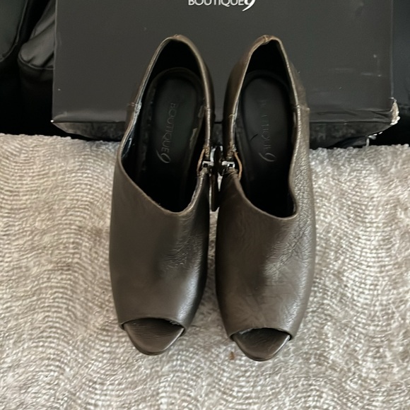 Open toe platform heeled booties - Picture 2 of 4